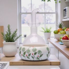 OLIERA CON PIATTINO DIPINTO A MANO CON BOCCIOLI VERDI, BOMBONIERE SOLIDALI