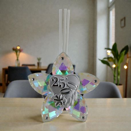 BOMBONIERA DIFFUSORE AMBIENTE FIORE CON SIMBOLO 25 E FEDI INTRECCIATE