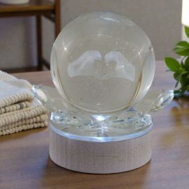 SFERA LED ROMANTICA CON MANI A CUORE BOMBONIERE ORIGINALI MATRIMONIO E ANNIVERSARIO