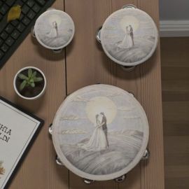 TAMBURELLO CON COPPIA SPOSI ABBRACCIATA: BOMBONIERA ORIGINALE PER MATRIMONIO