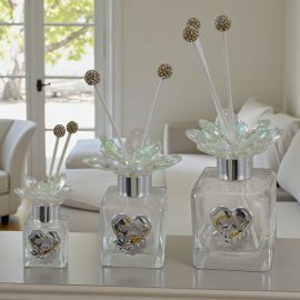 DIFFUSORE AMBIENTE CON PLACCHETTA A FORMA DI CUORE CON SACRA FAMIGLIA E TAPPO CON FIORE SWAROVSKY