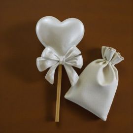 MAGNETE A FORMA DI CUORE CON FIOCCO BIANCO PER BOMBONIERE UNICHE