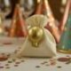 BOMBONIERA CALAMITA PALLONCINO ORO PER MATRIMONIO E NOZZE D'ORO