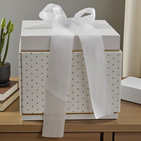 SCATOLA QUADRATA BIANCA CON STRASS E FIOCCO PER UNA BOMBONIERA ELEGANTE
