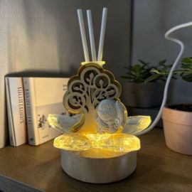 DIFFUSORE ESSENZA CON LAMPADA LED CON FIORE IN CRISTALLO E ALBERO DELLA VITA CON SIMBOLI PRIMA COMUNIONE