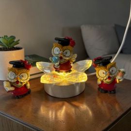 FIORE IN CRISTALLO CON BASE LED E GUFETTO LAUREATO, BOMBONIERE LAUREA ORIGINALI