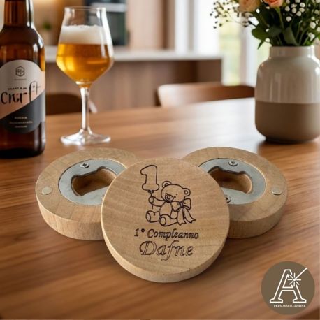 APRIBOTTIGLIE MAGNETICO ORSETTO CON FIOCCO PER PRIMO COMPLEANNO
