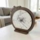 OROLOGIO MAPPAMONDO IN LEGNO CON FIORI INTAGLIATI